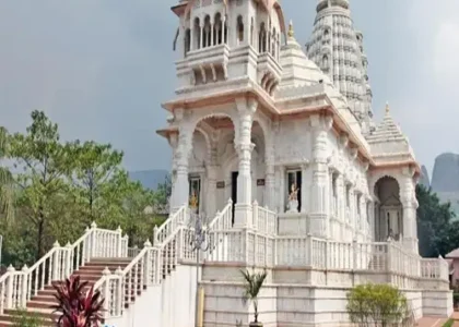 Shri Gajanan Maharaj Sansthan Trimbakeshwar room interior Bhakta Niwas facility