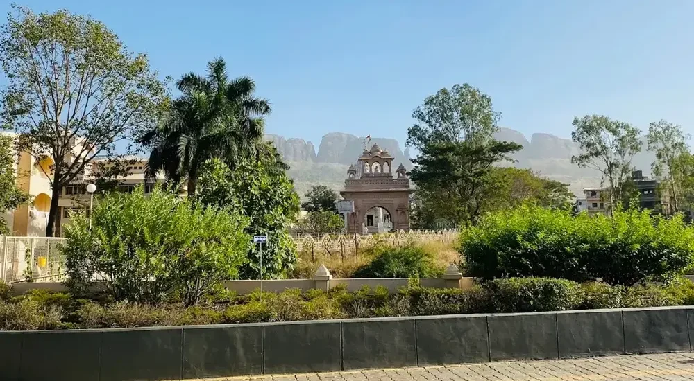 Shri Gajanan Maharaj Sansthan Trimbakeshwar to Trimbakeshwar Temple distance location